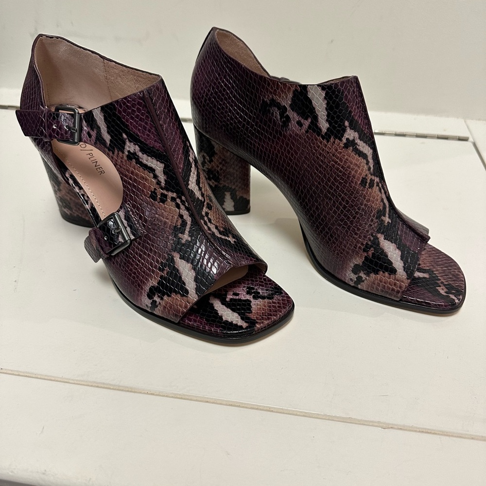 Donald Pliner snake shoes